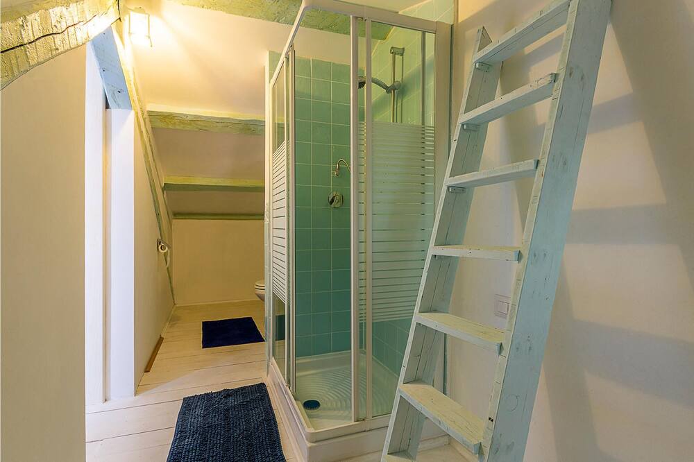 Photo of Bathroom in Diminici