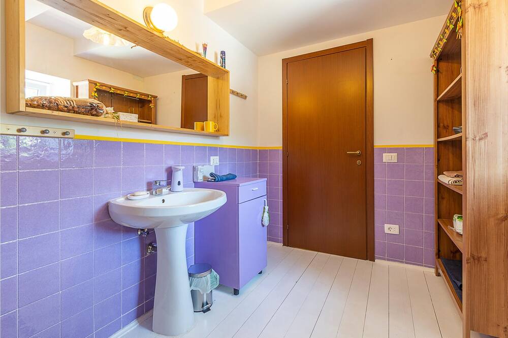 Photo of Bathroom in Diminici