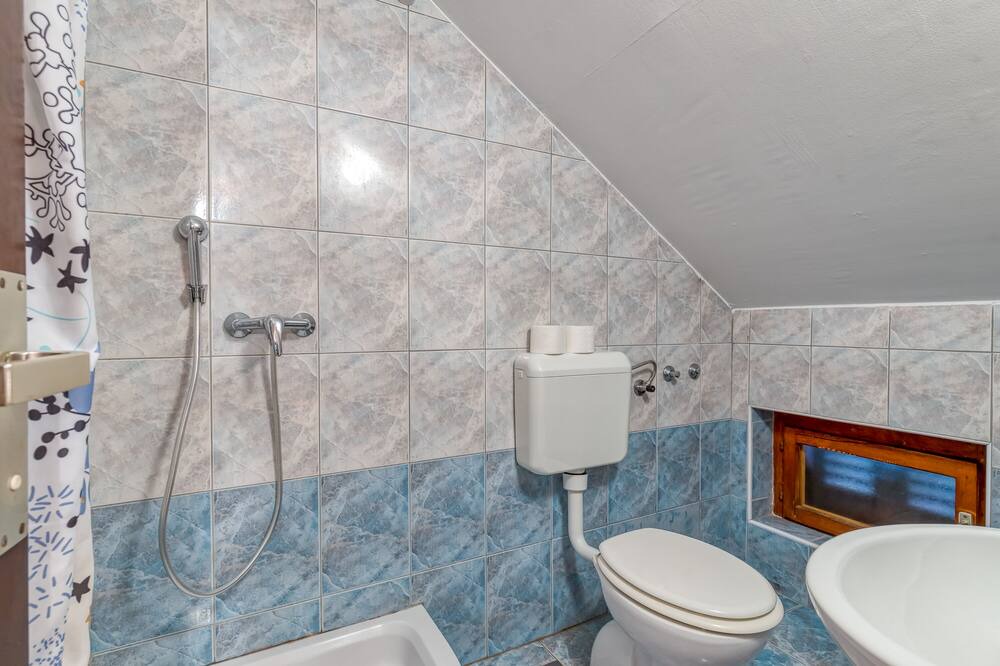 Photo of Bathroom in Fuzine