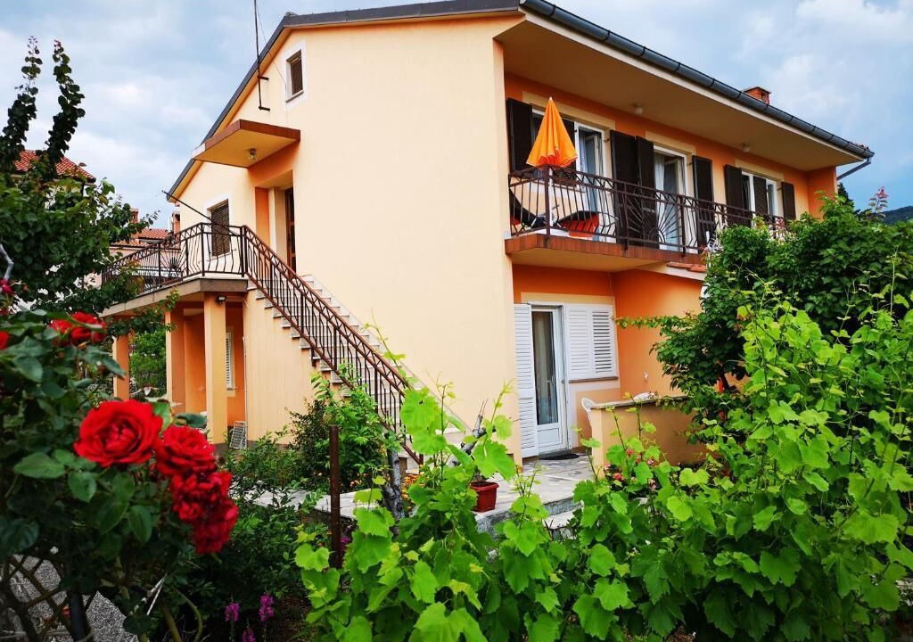 Photo of Outdoor in Cres