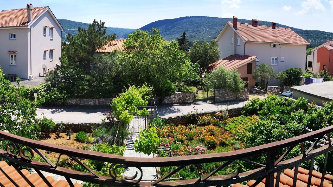 Photo of Others in Cres
