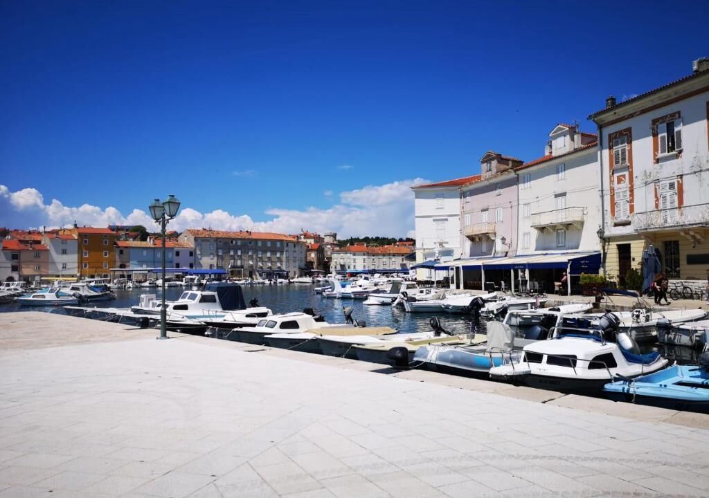 Photo of Outdoor in Cres