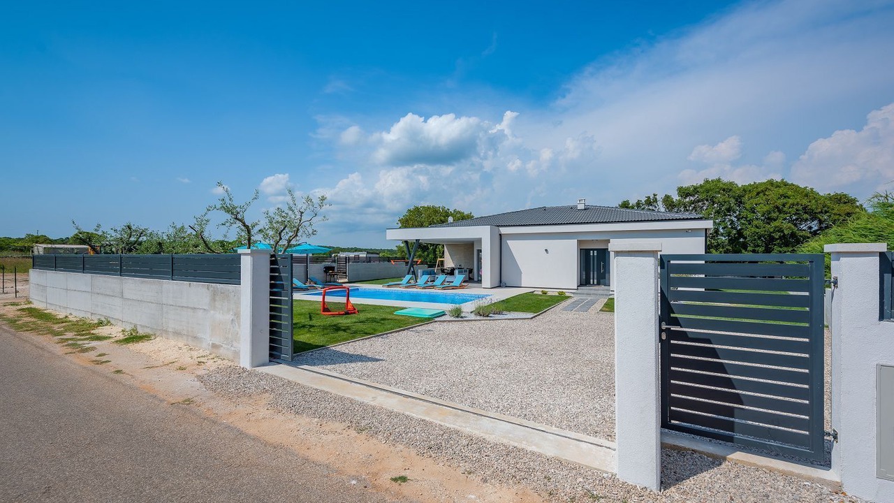 Photo of Outdoor in Mali Vareski