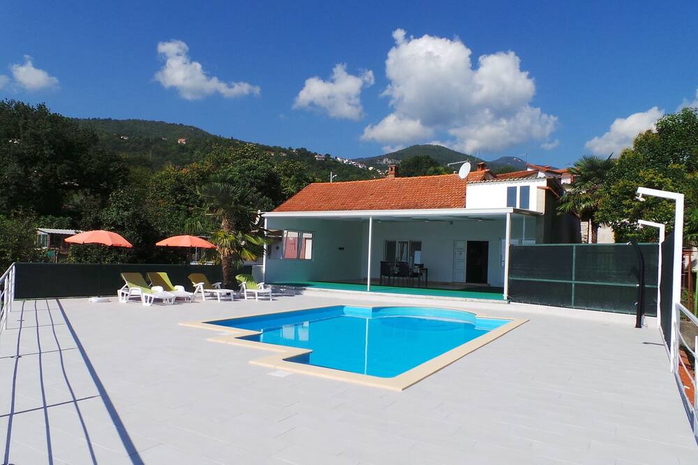 Photo of Outdoor in Ika