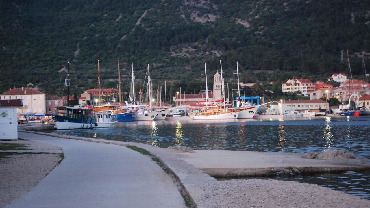 Photo of Others in Cres