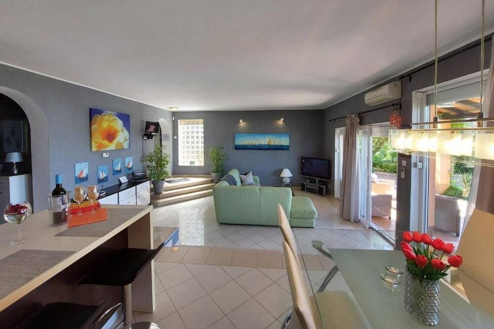 Photo of Livingroom in Smrika