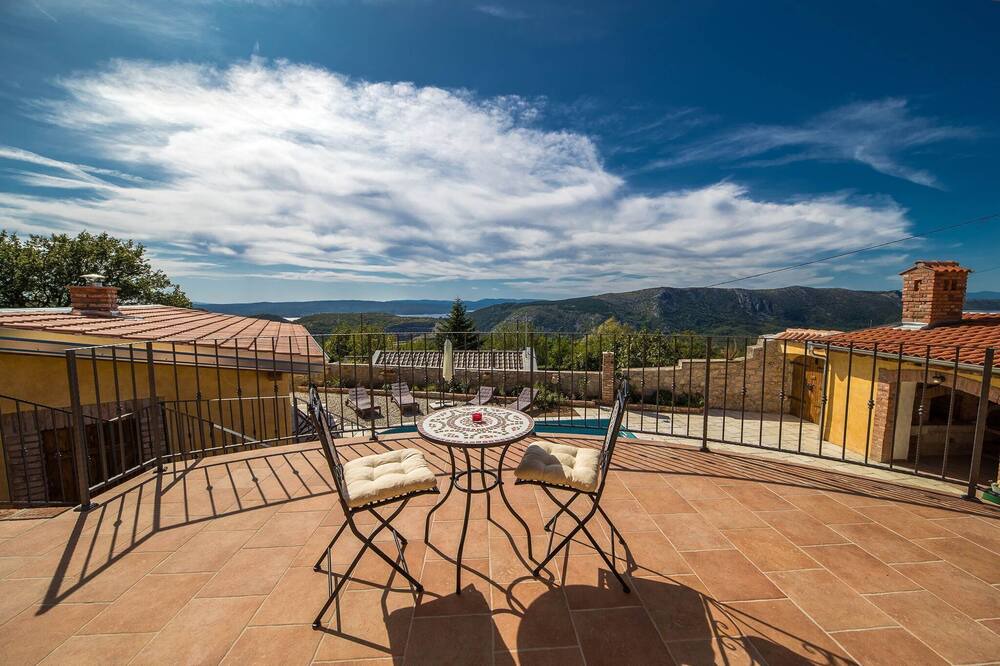 Photo of Patio Balcony in Grizane
