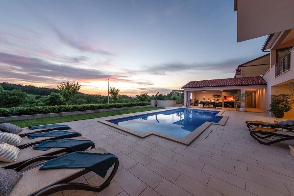 Photo of Outdoor in Lindar