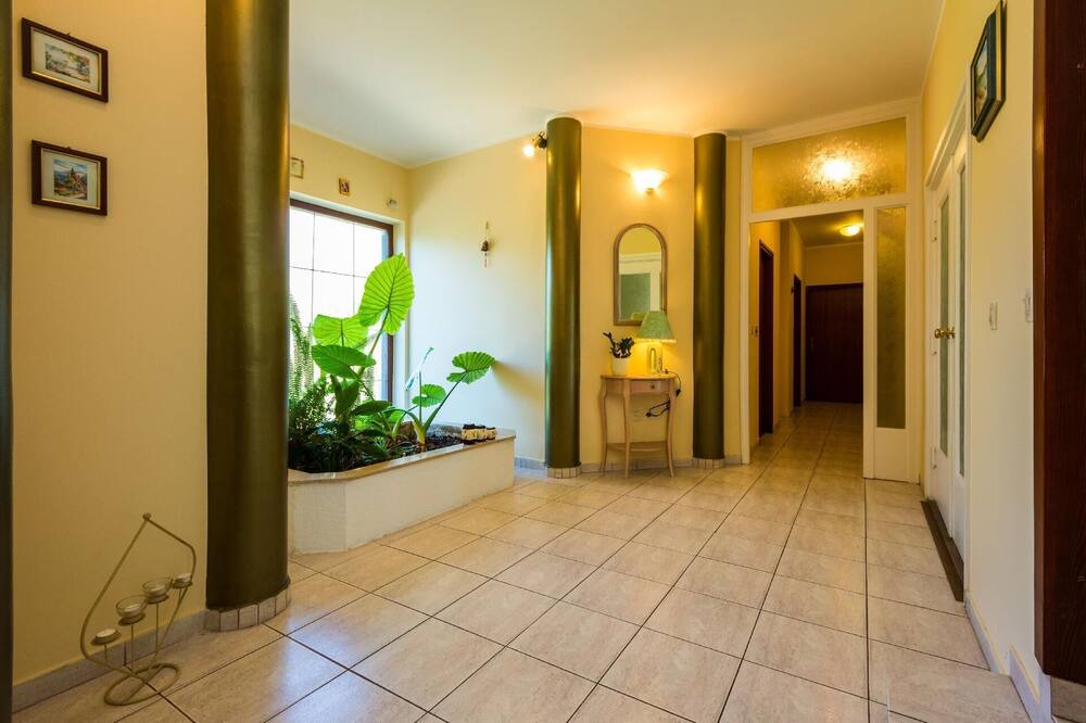 Photo of Livingroom in Sarsoni