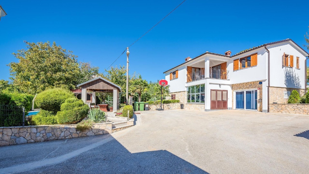 Photo of Outdoor in Lindar