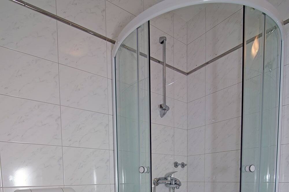 Photo of Bathroom in Cove Murtar