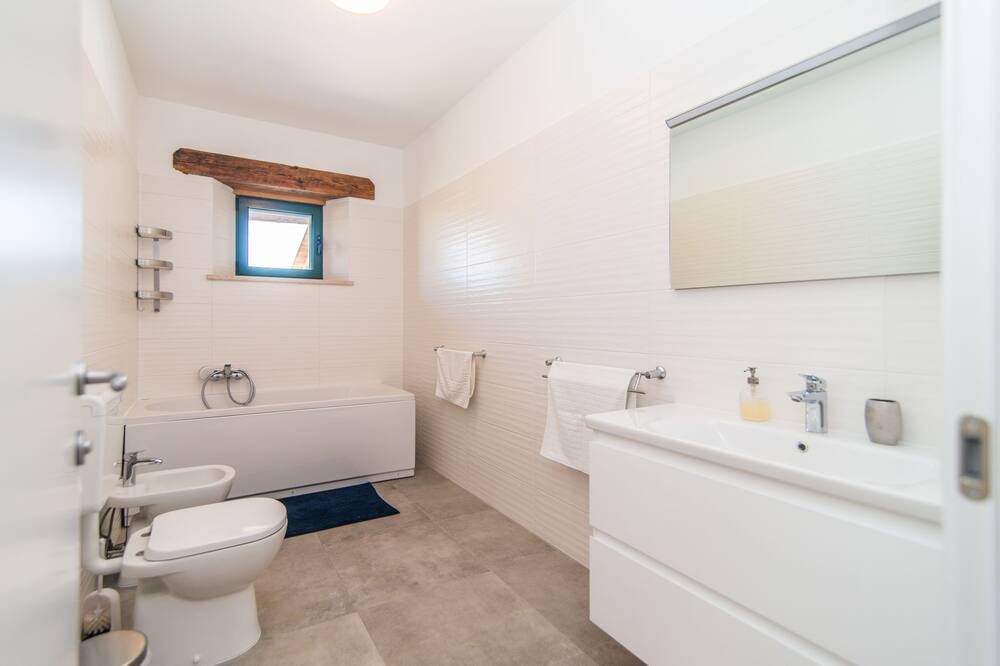 Photo of Bathroom in Pomer