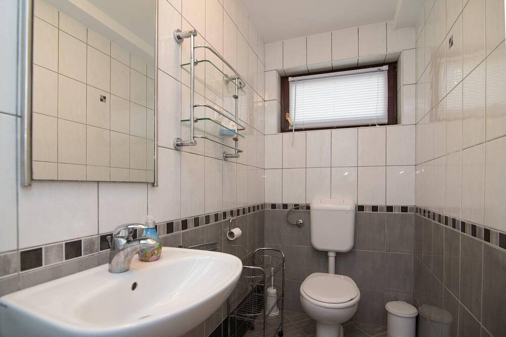 Photo of Bathroom in Cove Murtar