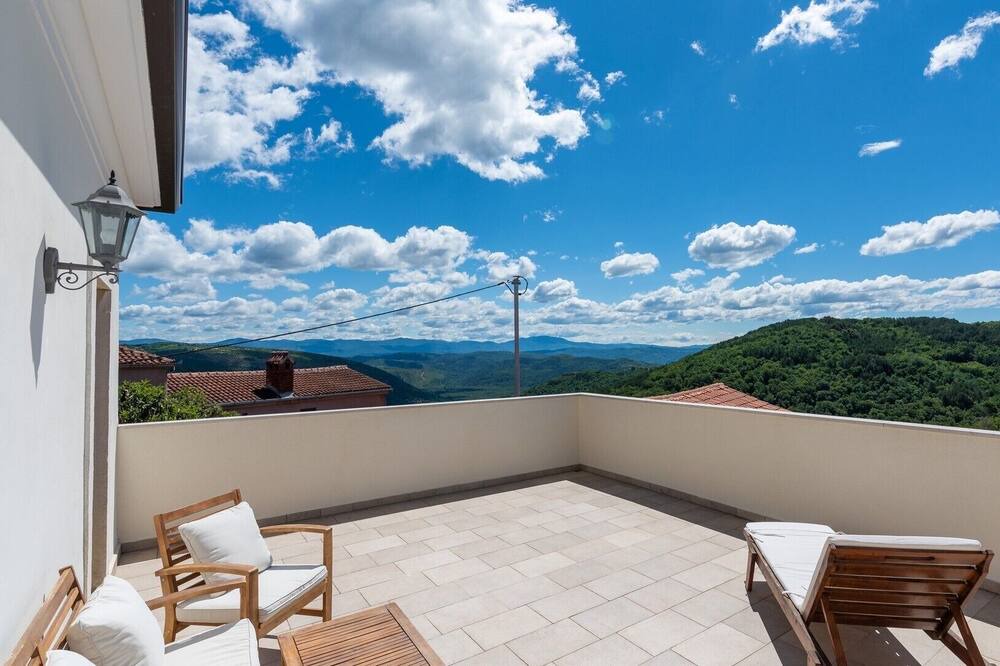 Photo of Patio Balcony in Oprtalj