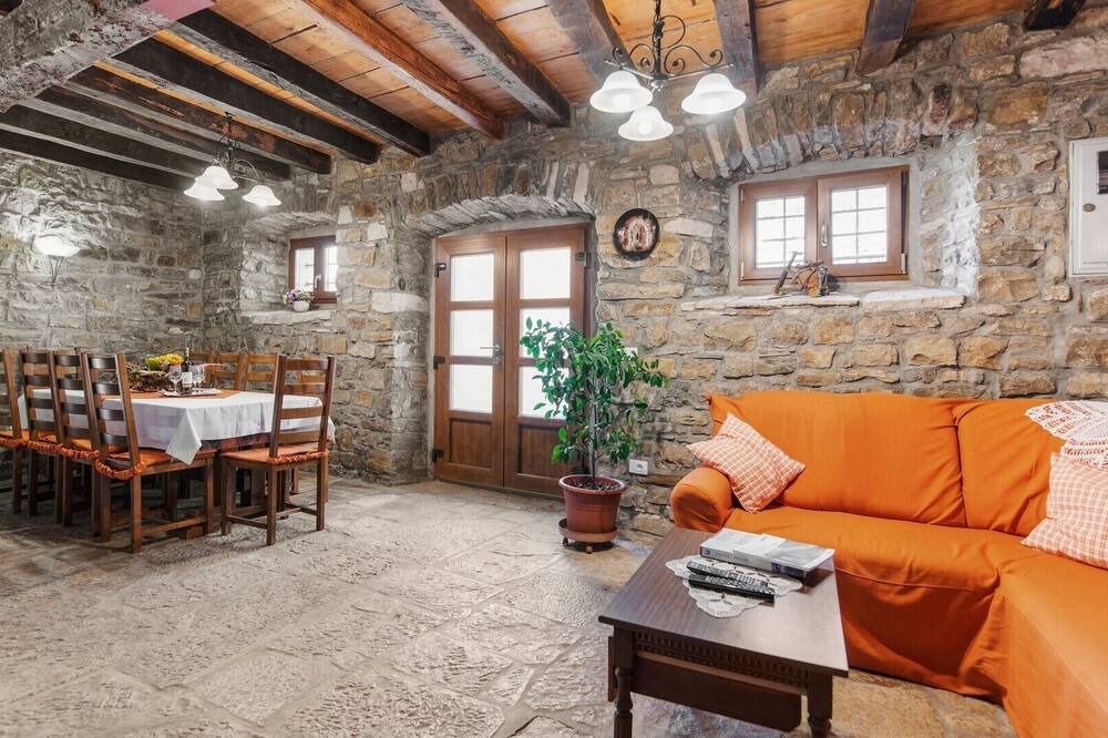 Photo of Livingroom in Oprtalj