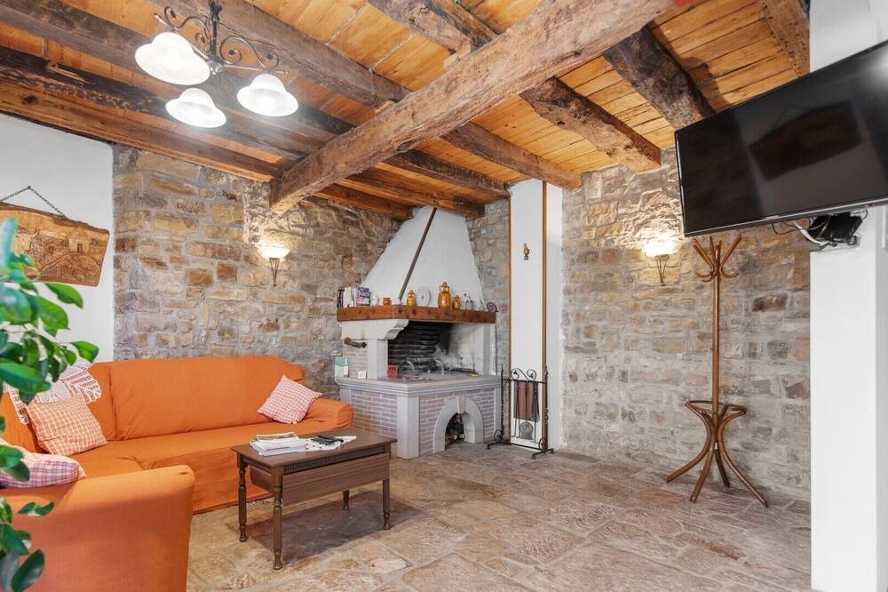 Photo of Livingroom in Oprtalj