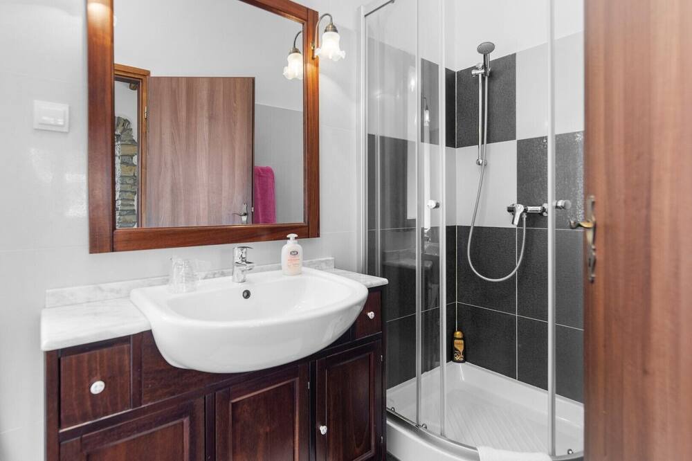 Photo of Bathroom in Oprtalj