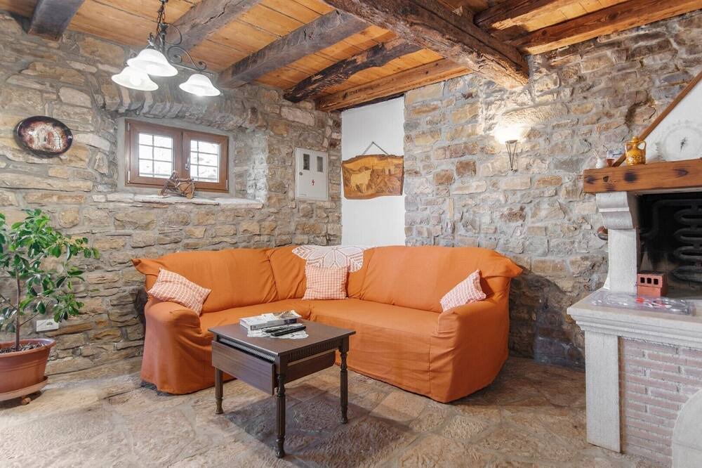 Photo of Livingroom in Oprtalj