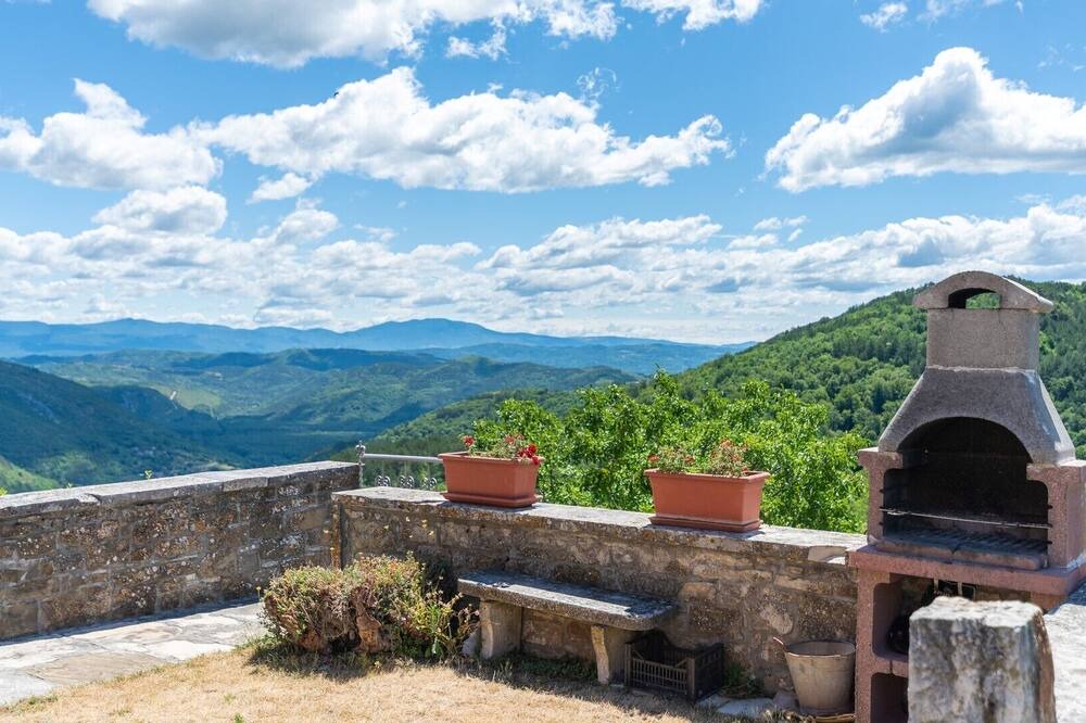 Photo of Outdoor in Oprtalj