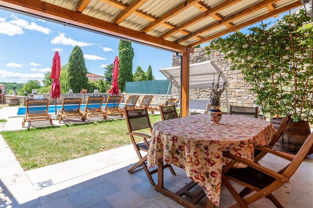 Photo of Patio Balcony in Oprtalj