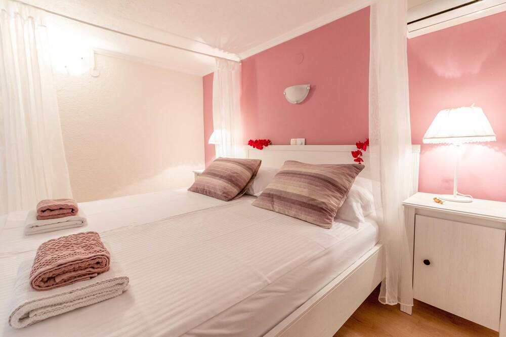 Photo of Bedroom in Banjol