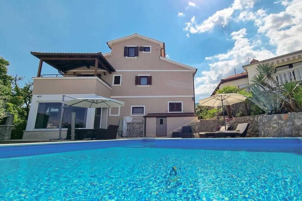 Photo of Outdoor in Ika