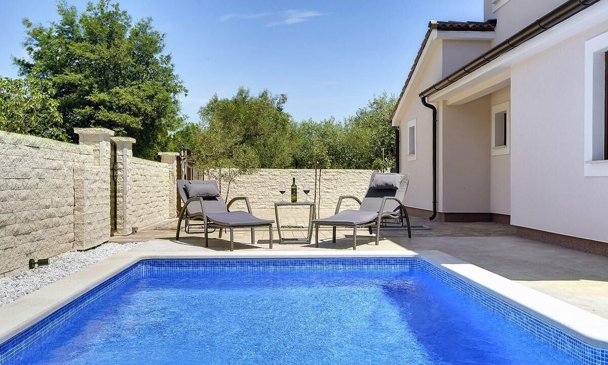 Photo of Outdoor in Mali Vareski