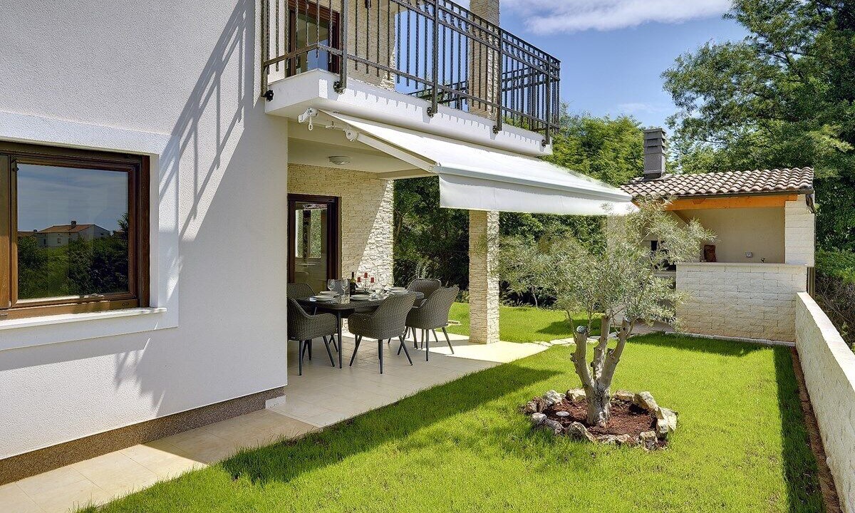 Photo of Outdoor in Mali Vareski