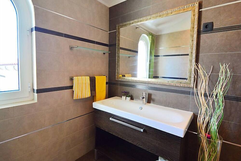 Photo of Bathroom in Pobri