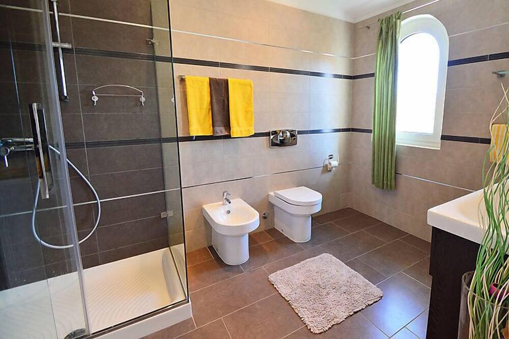 Photo of Bathroom in Pobri