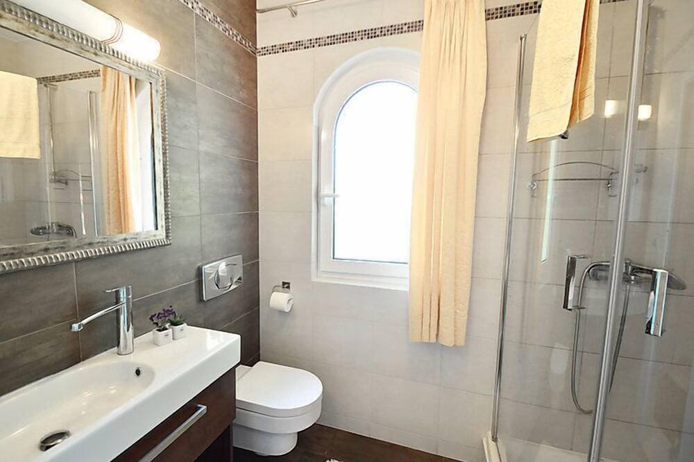 Photo of Bathroom in Pobri