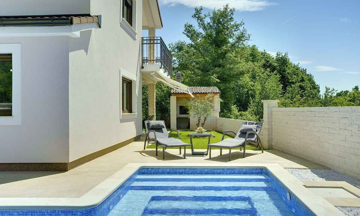 Photo of Outdoor in Mali Vareski