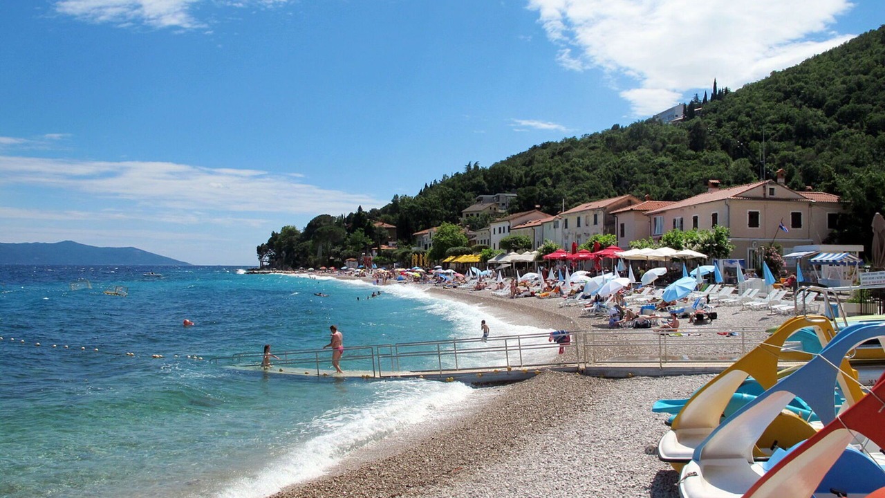 Photo of Others in Plomin