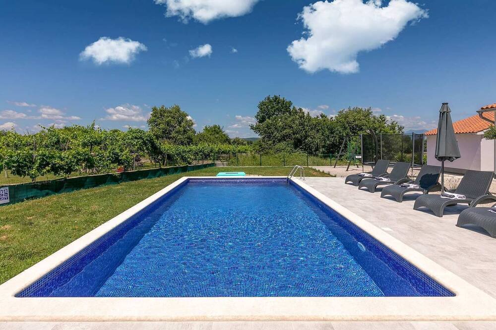 Photo of Outdoor in Rogocana