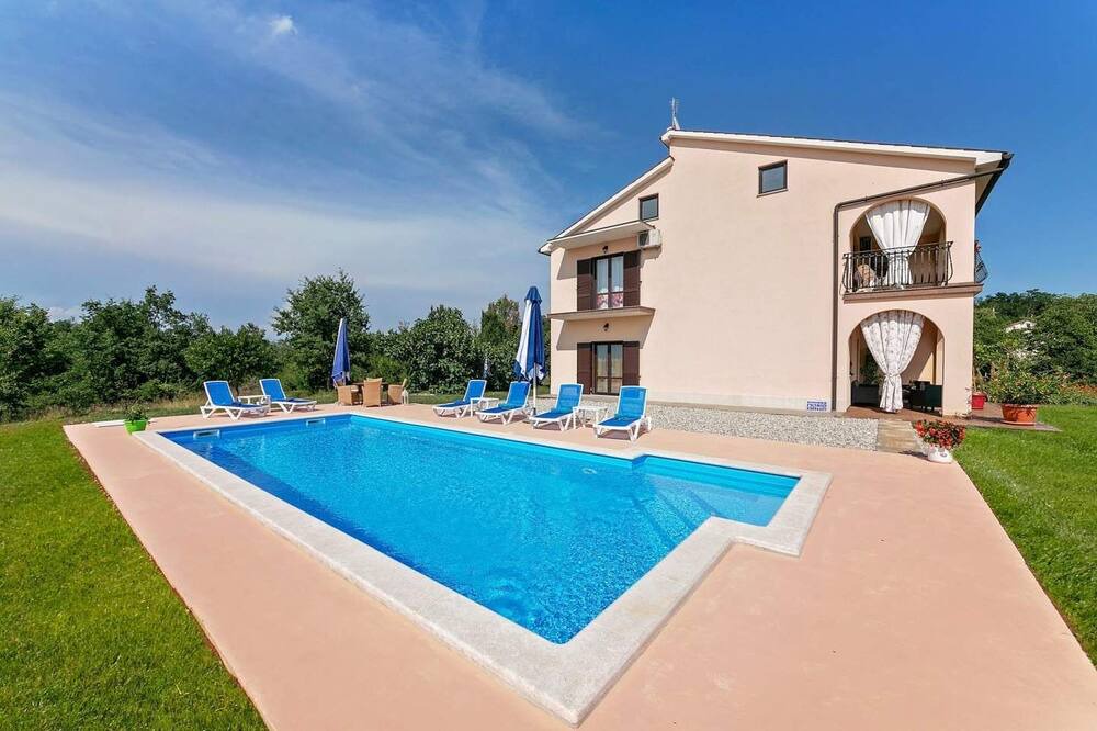 Photo of Outdoor in Skropeti