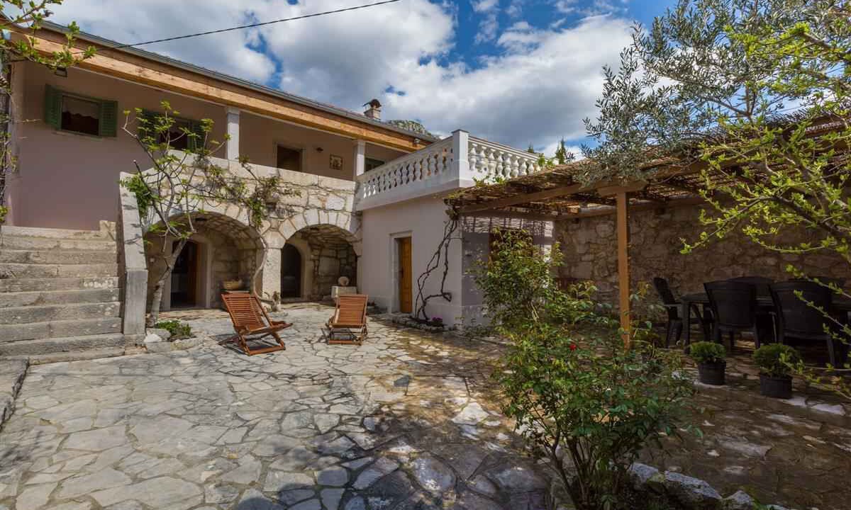 Photo of Patio Balcony in Grizane