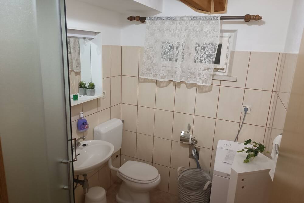 Photo of Bathroom in Praznica