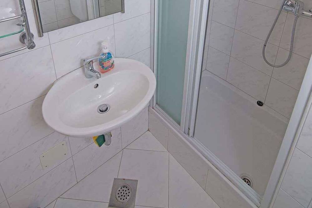 Photo of Bathroom in Cove Murtar