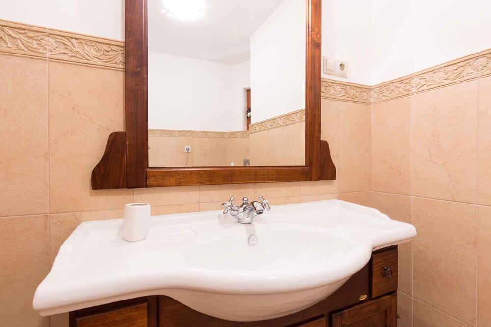 Photo of Bathroom in Garica