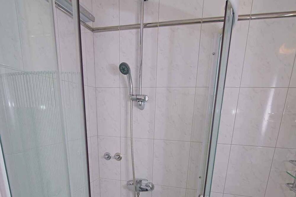 Photo of Bathroom in Cove Murtar