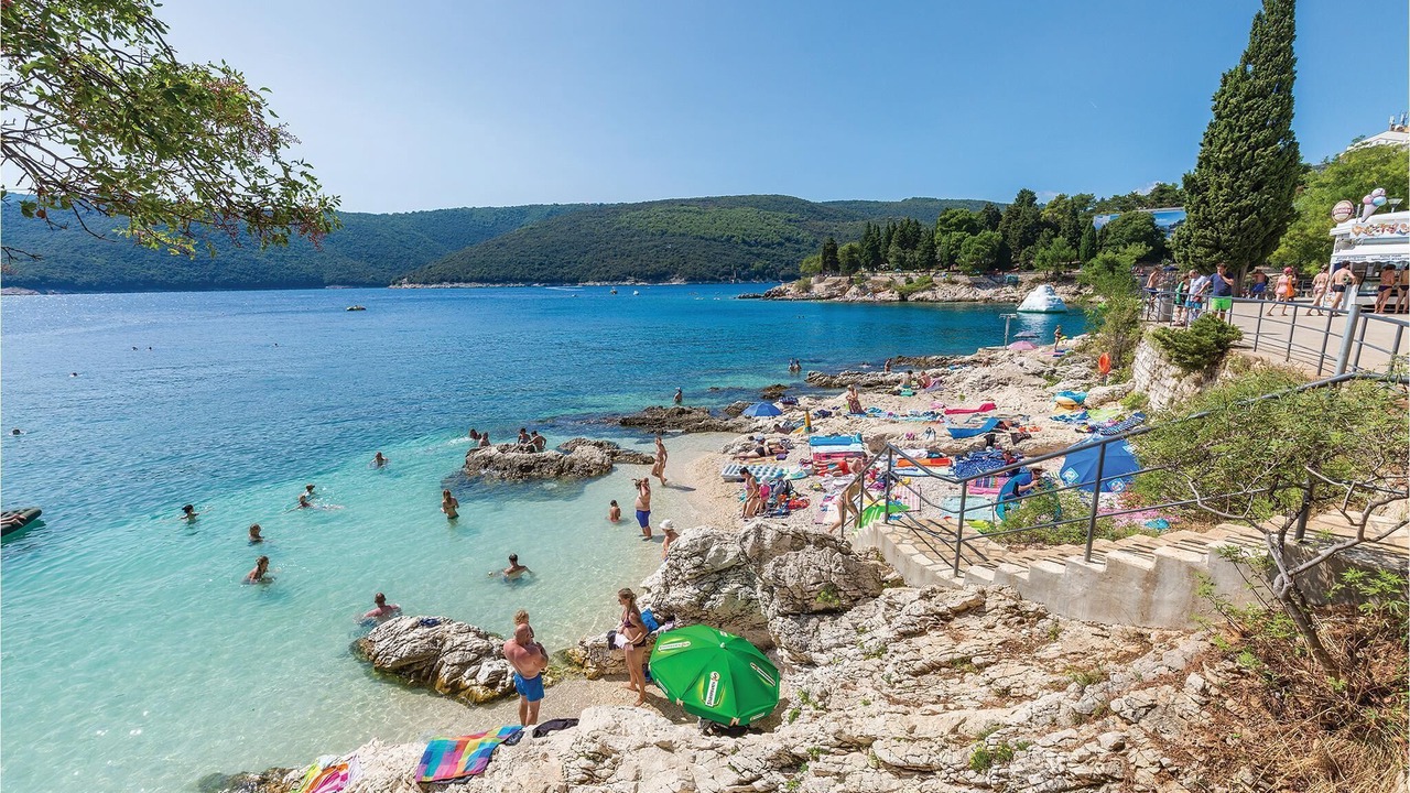 Photo of Others in Plomin