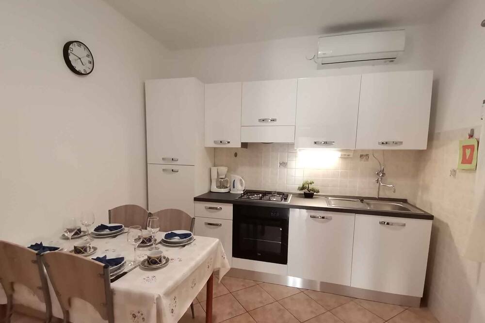 Photo of Kitchen in Mali Vareski