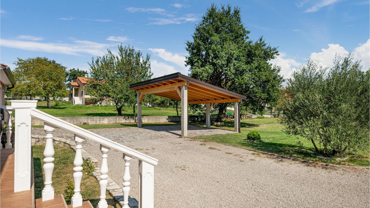 Photo of Outdoor in Vinez