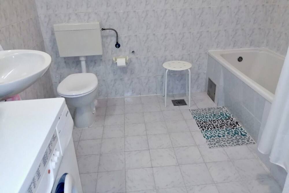 Photo of Bathroom in Duce