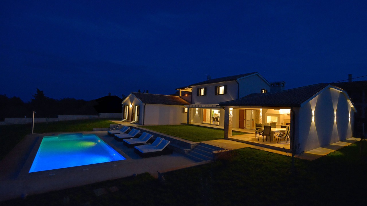 Photo of Outdoor in Kavran