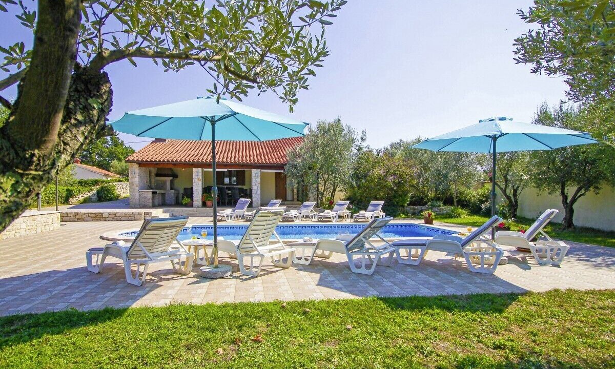Photo of Outdoor in Kavran