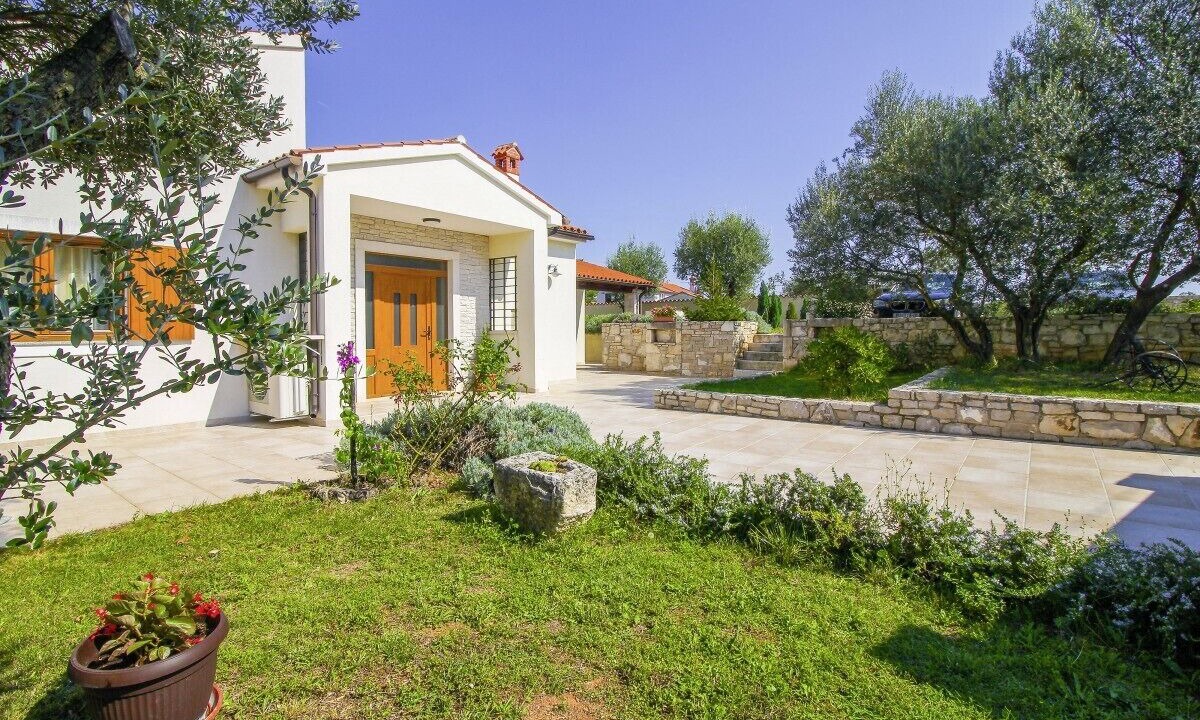 Photo of Outdoor in Kavran