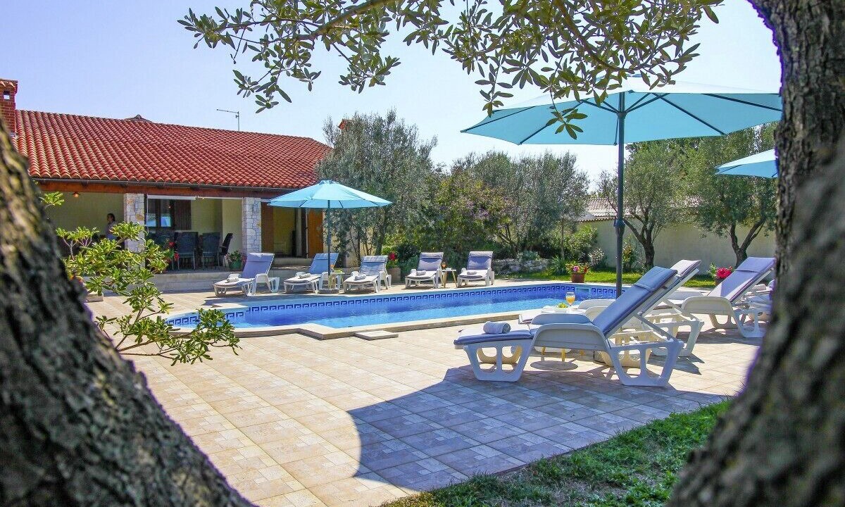 Photo of Outdoor in Kavran