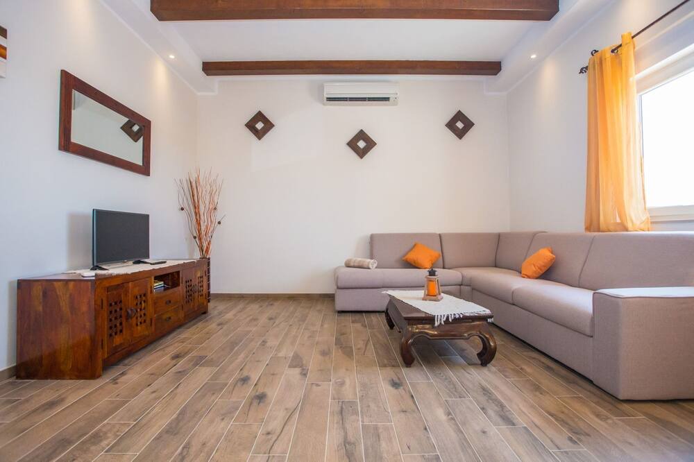 Photo of Livingroom in Loborika
