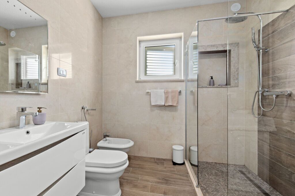Photo of Bathroom in Peruski
